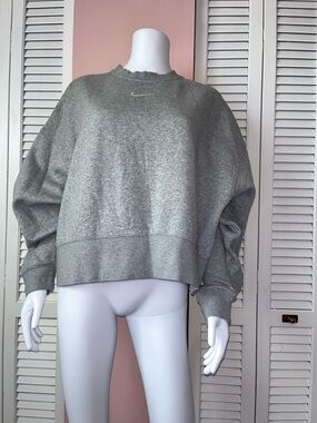 Nike Heather Gray Cropped Crew Sweatshirt